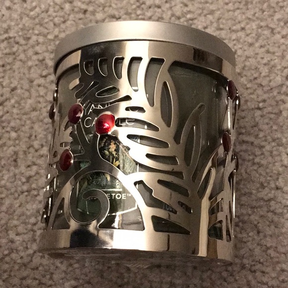 Yankee Candle “Mistletoe” with decorative candle holder - Picture 2 of 4